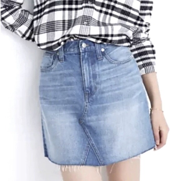 Madewell Rigid Denim A-Line Mini Skirt Size 27 US 4 Pockets Cotton Frayed Hem - Picture 11 of 12